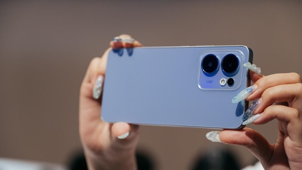 OPPOの新作スマホ。AIも防水もFeliCaも、5万円以下に詰め込み（ギズモード・ジャパン）