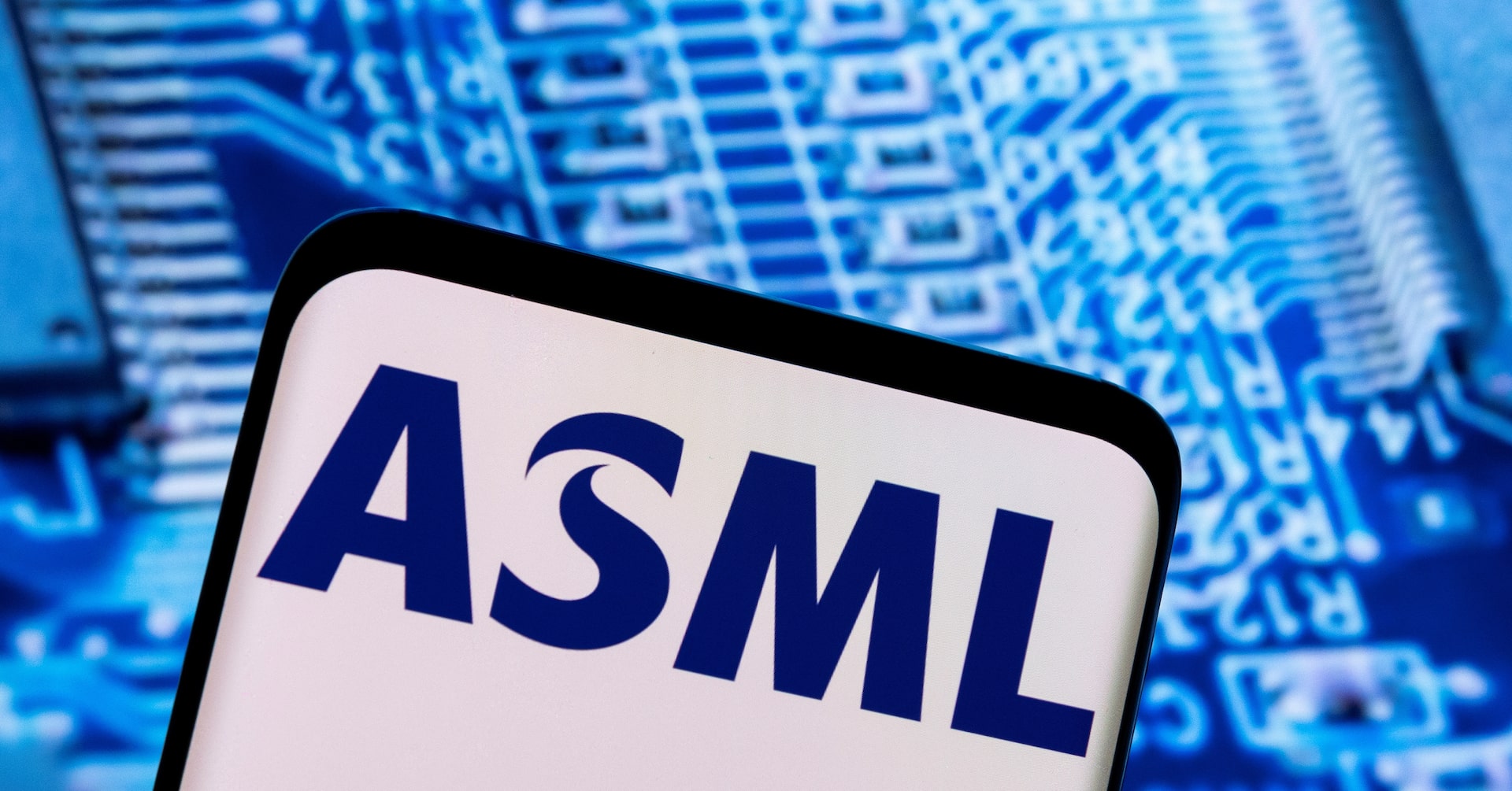 蘭ＡＳＭＬ、26年の業績停滞を警告 「不確実性レベル高まる」 株価急落