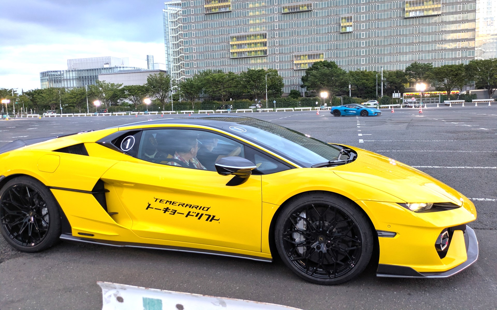 ランボルギーニ「テメラリオ トーキョードリフト」世界初開催 25台のテメラリオ納車式やジムカーナ走行体験を実施