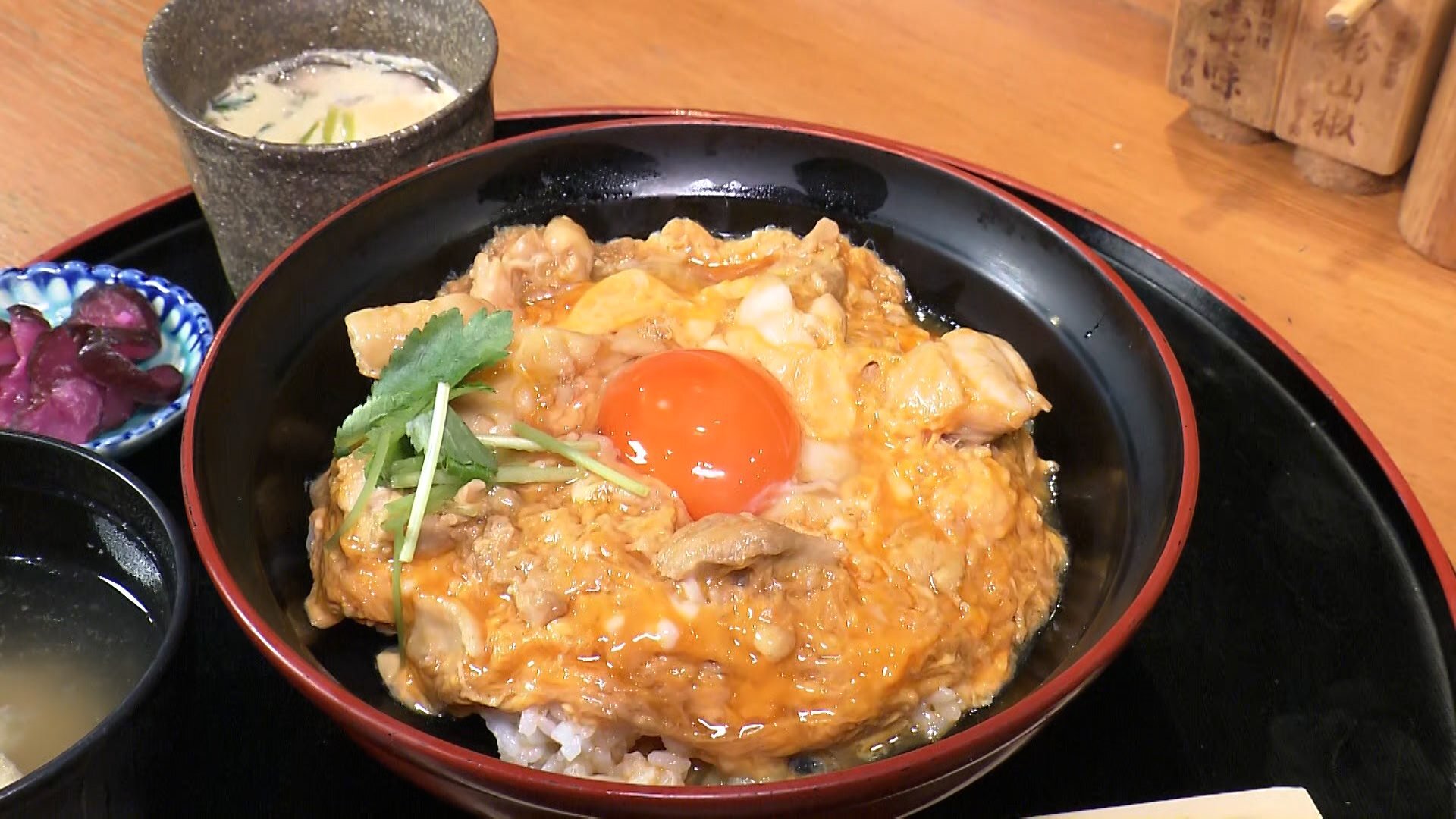 “丼もの”に明暗 ダブルパンチで「親子丼」ショック 卵と鶏肉が高騰…一方、ウナギ豊漁で「うな丼」は値下げ