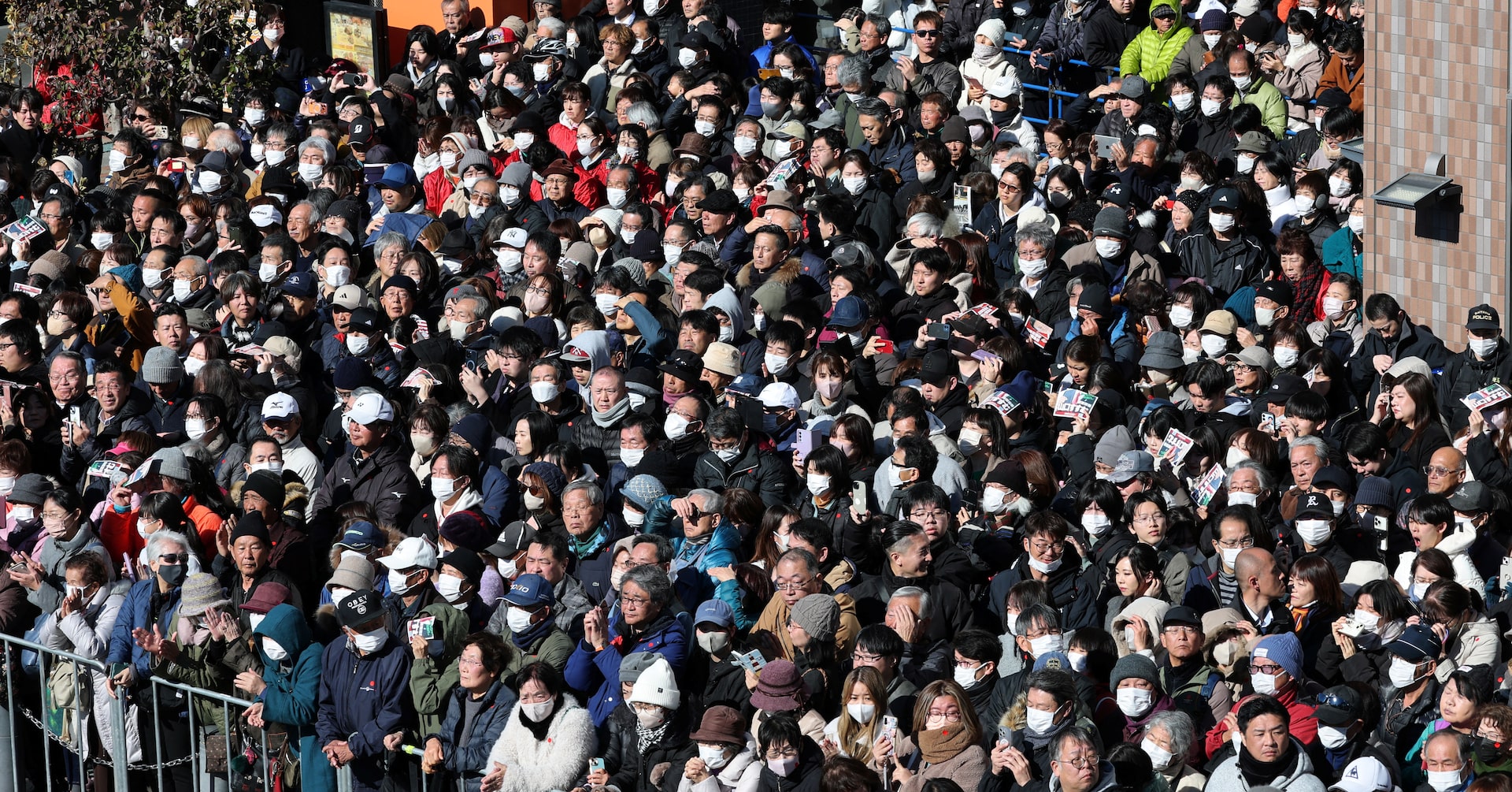 マクロスコープ：高市首相人気の要因と課題 選挙後に待つ「ジレンマ」