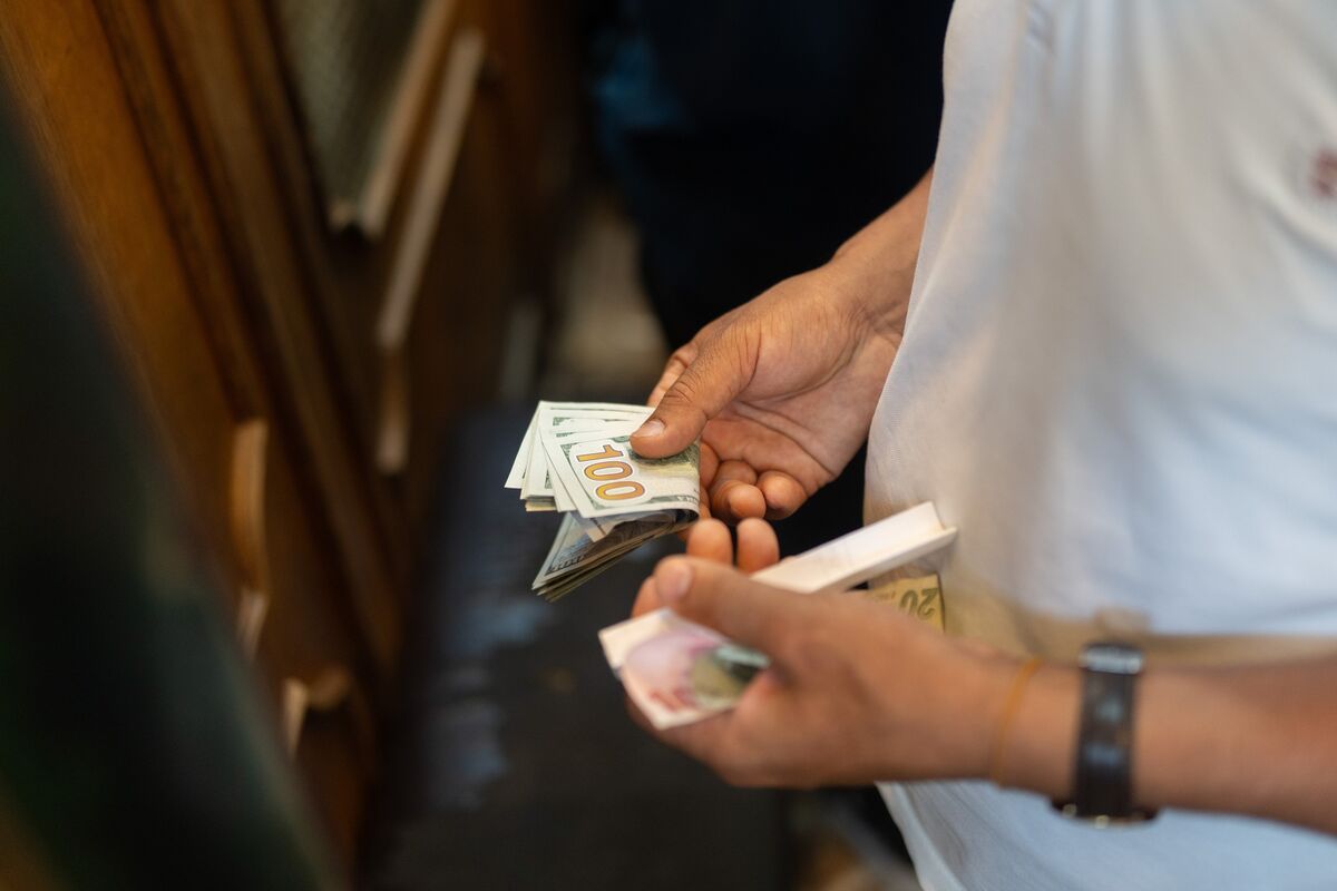 ドル安圧力強まる、関税巡る判断・FRB人事・日銀利上げの「三重苦」