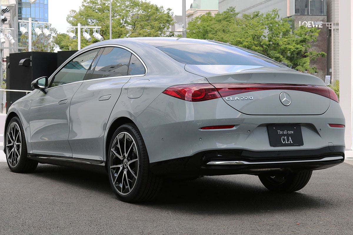 まもなく上陸！ 美しいメルセデス・ベンツ新型「CLA」マイルドハイブリッド車を日本初公開 ヨーロッパで人気のクーペ＆ワゴンはどう進化した？