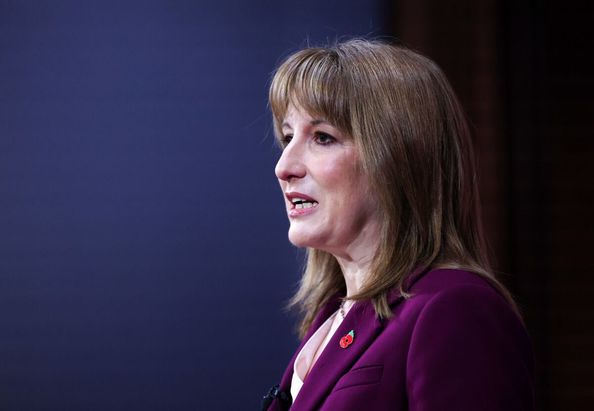 英財務相、次期予算案での所得税率の引き上げ撤回－英国債急落