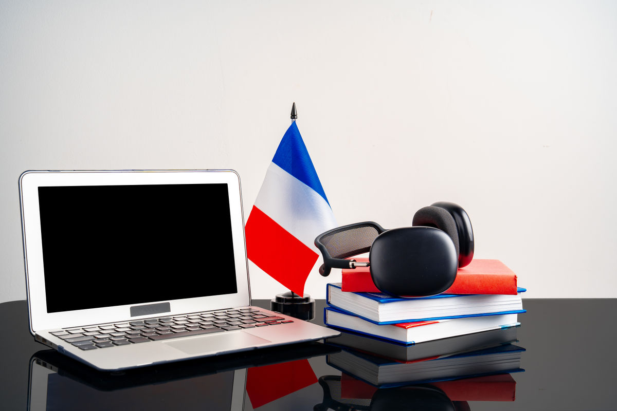 フランス政府がWindows搭載の政府用コンピュータをLinuxに移行する計画を発表、アメリカ製技術への依存をさらに軽減するため