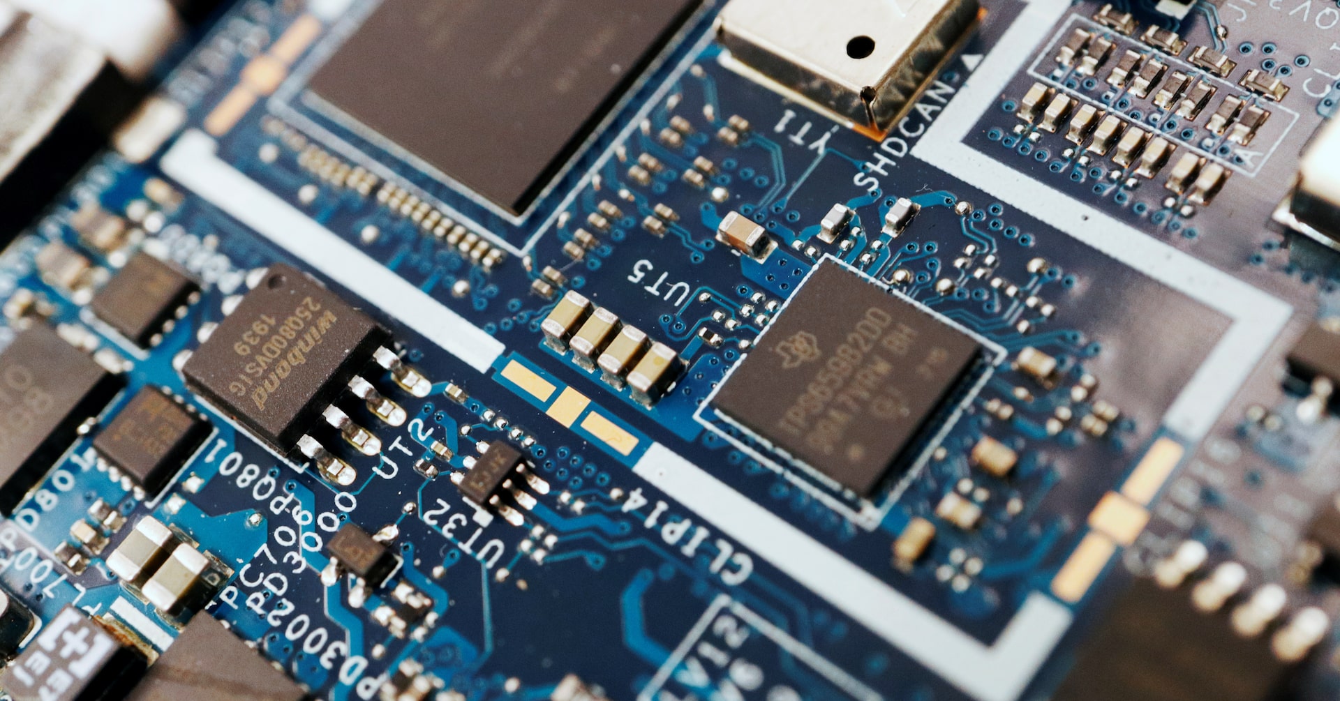 米政権、適用間近のＡＩ半導体輸出規制強化策を撤廃・変更へ