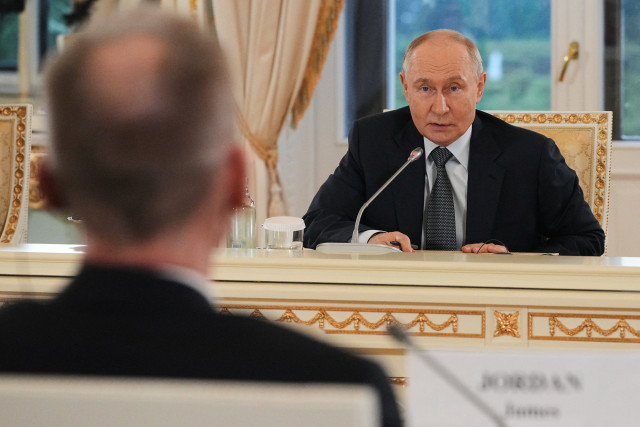 プーチン氏、ウクライナ紛争で強硬姿勢崩さず トランプ氏案で和平可能とも