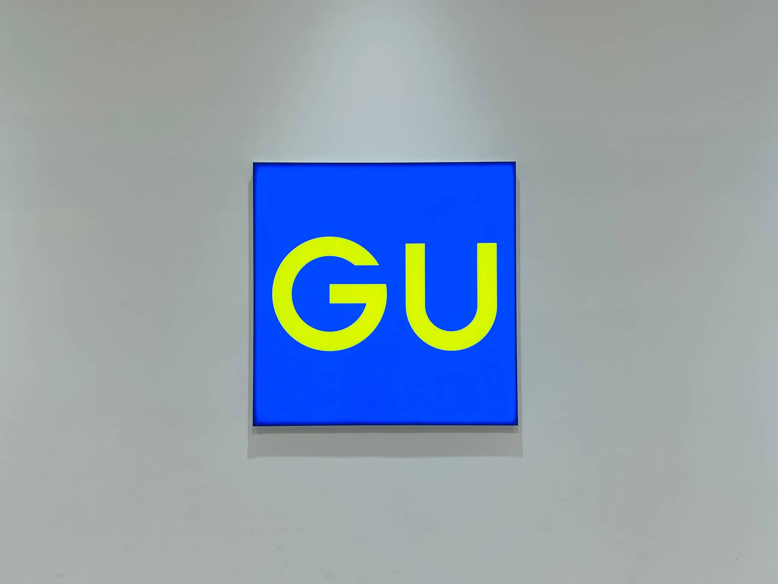 「スマホと貴重品だけいれるのに便利！」 GUの“ショルダーポーチ”が大好評「色・大きさ・形全て好み」「即決したけどイイお買い物でした〜！」