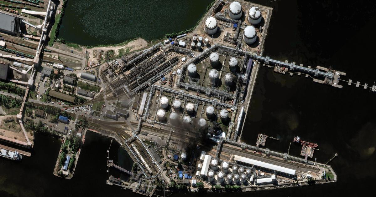 【衛星画像】ウクライナ「ロシア版ダボス会議」開催初日に近隣石油施設を爆撃…プーチン氏の面目丸潰れ