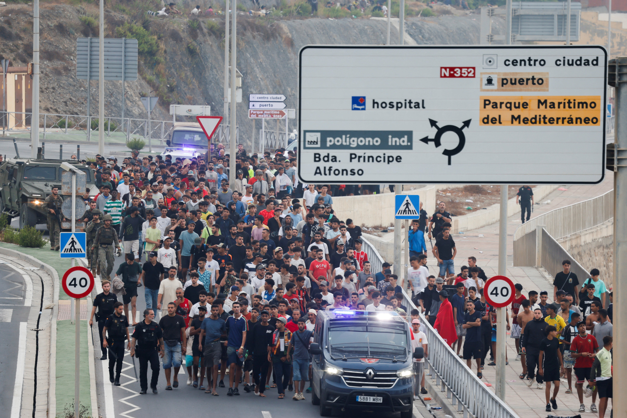 スペイン、移民流入防止へ海上フェンス設置 少なくとも67人死亡