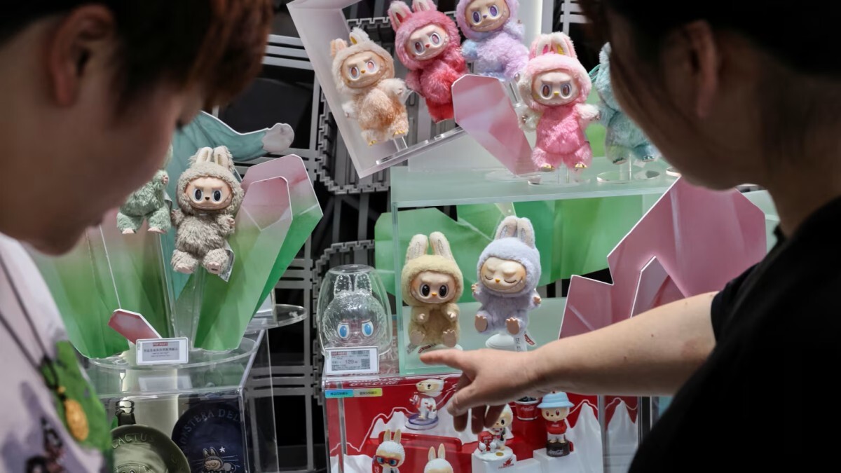 中国発の「ラブブ」、模造品「ラフフ」まで必須アイテムに その理由は？