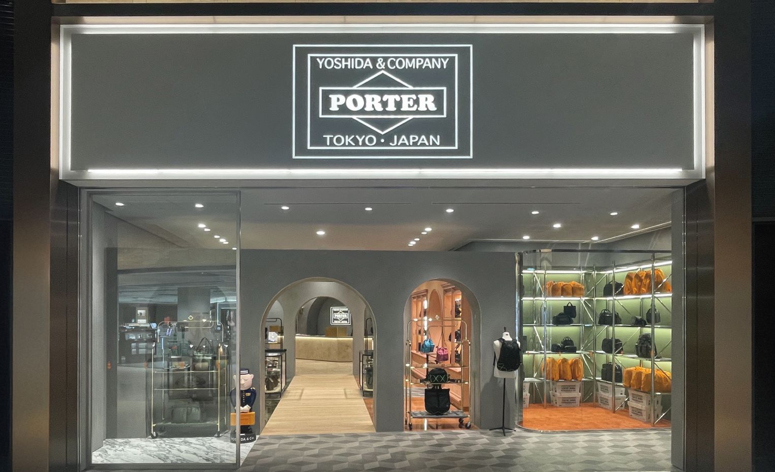 「デカすぎず小さすぎないベストなサイズ」PORTER（ポーター）の“上品なミニショルダーバッグ”が好評 「思った以上に小物が入る」「普段持ち歩くのに最適」の声