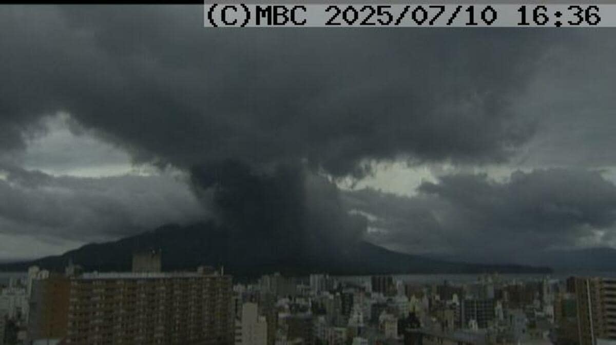 桜島で爆発的噴火 噴煙1800ｍ【きょう・あすの降灰予報 鹿児島市街地と吉野方向】