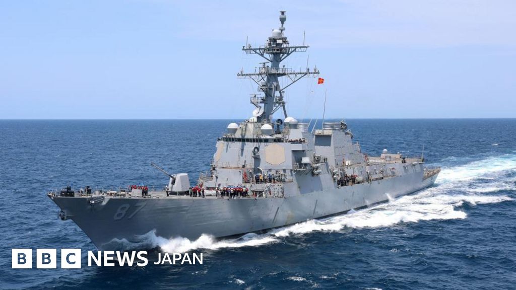 ホルムズ海峡で「交戦」とイラン報道、アメリカは駆逐艦への攻撃に報復と