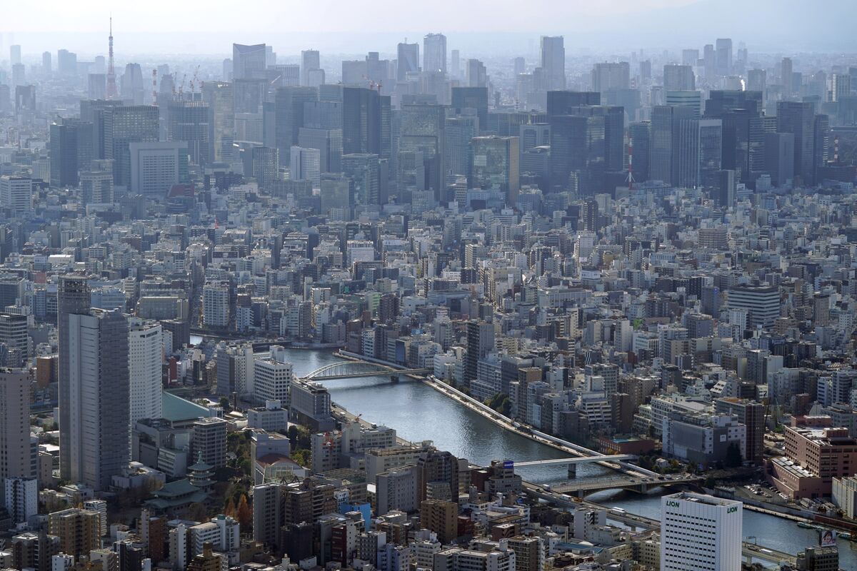 【日本市況】長期金利17年ぶり高水準、財政拡大懸念－株と円もみ合い