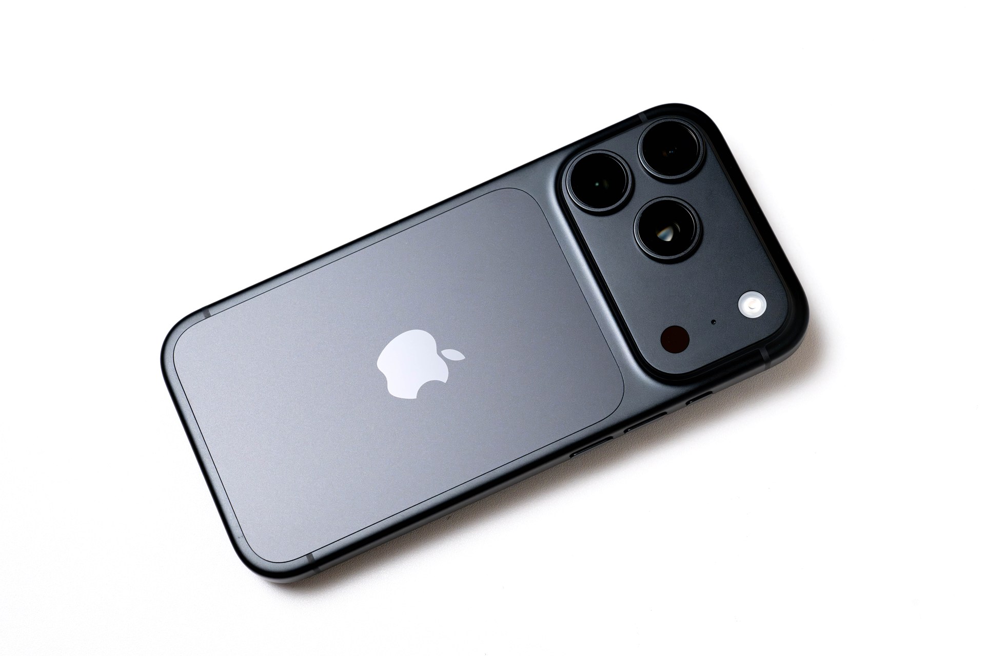「iPhone 18 Pro」のカメラをチェック 念願の「可変絞り」とAIがもたらす新たな表現力とは