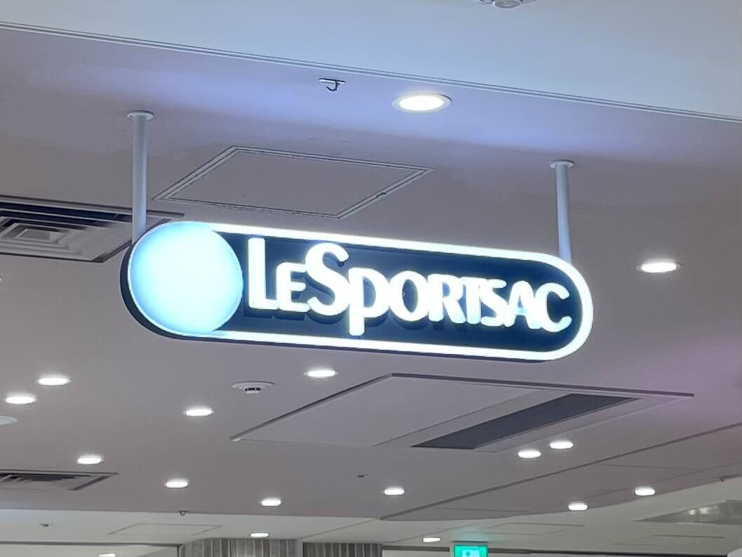 「買って大正解！」 LeSportsac（レスポートサック）の“ミニショルダーバッグ”が高評価 「軽いし、しっかりした作り」「持っているだけで気分があがる」