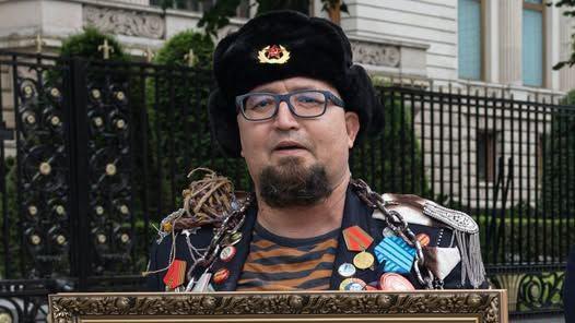 プーチン氏に批判的なロシア人アーティスト、ポーランドで射殺される（BBC News）
