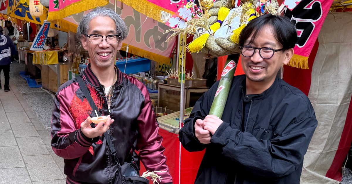 「あんず飴」の食べ方がわからないので露店のおにいさんに尋ねたら、そもそも思い違いをしていたと判明しました