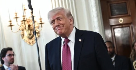 トランプ、大学女子テニスチームとの記念撮影に批判。「女性をどう祝福するかを完璧に表している」（ハフポスト日本版）