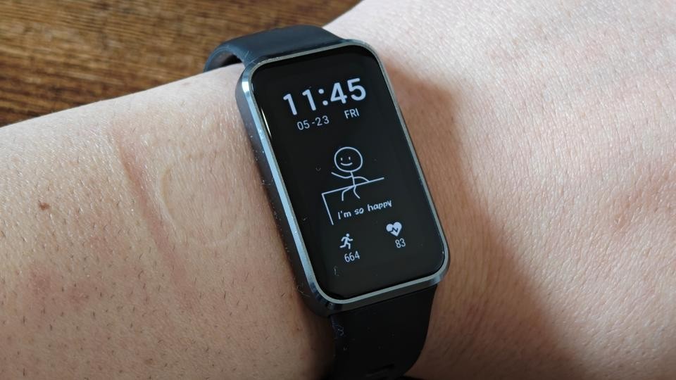 6000円台のスマートバンド「HUAWEI Band 10 Aluminum Edition」を試す。情緒を測る新機能の実力