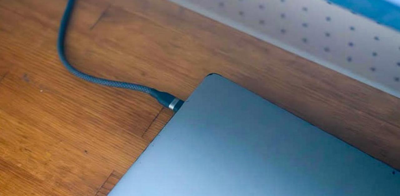 Ankerの｢新作ケーブル｣で、モニター周りのごちゃつきが解消しました！