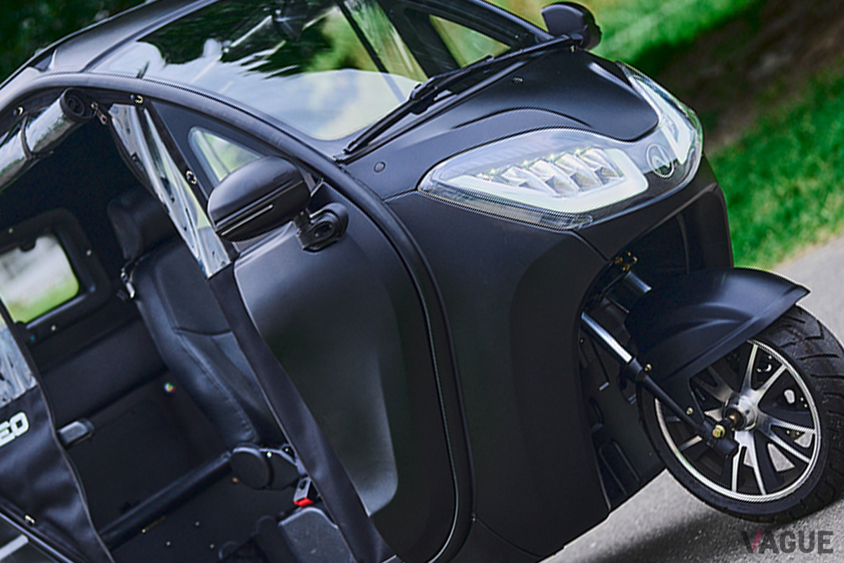 バイクより安全・快適で、クルマより手軽！ コンパクトでかわいいニューEV “蔦屋家電＋大賞”で入賞し話題を集める三輪小型モビリティ「NEO-ONE」とは