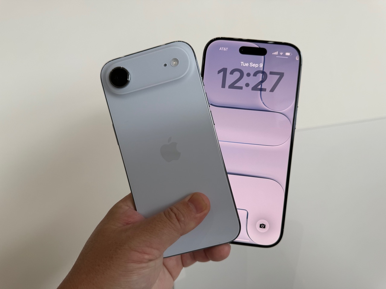 iPhoneの「全機種eSIM化」がもたらすもの、Apple Watchの5Gに「楽天が非対応」の理由――Apple新製品から読み解く通信業界の現在地