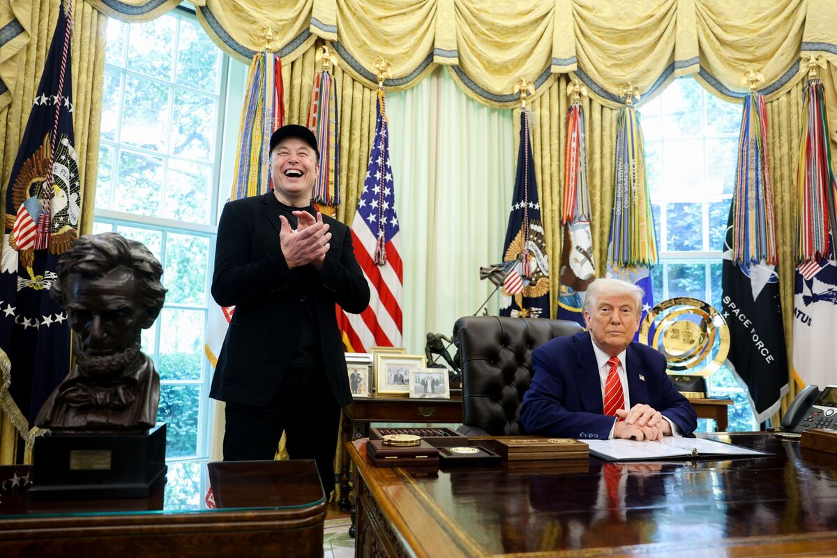 マスク氏、トランプ減税への批判さらに強める－「葬り去れ」と投稿