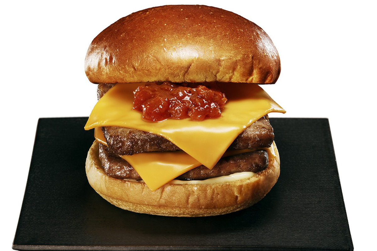 ASCII.jp：モスの「匠味」が17年ぶりに復活！黒毛和牛2枚の贅沢バーガー