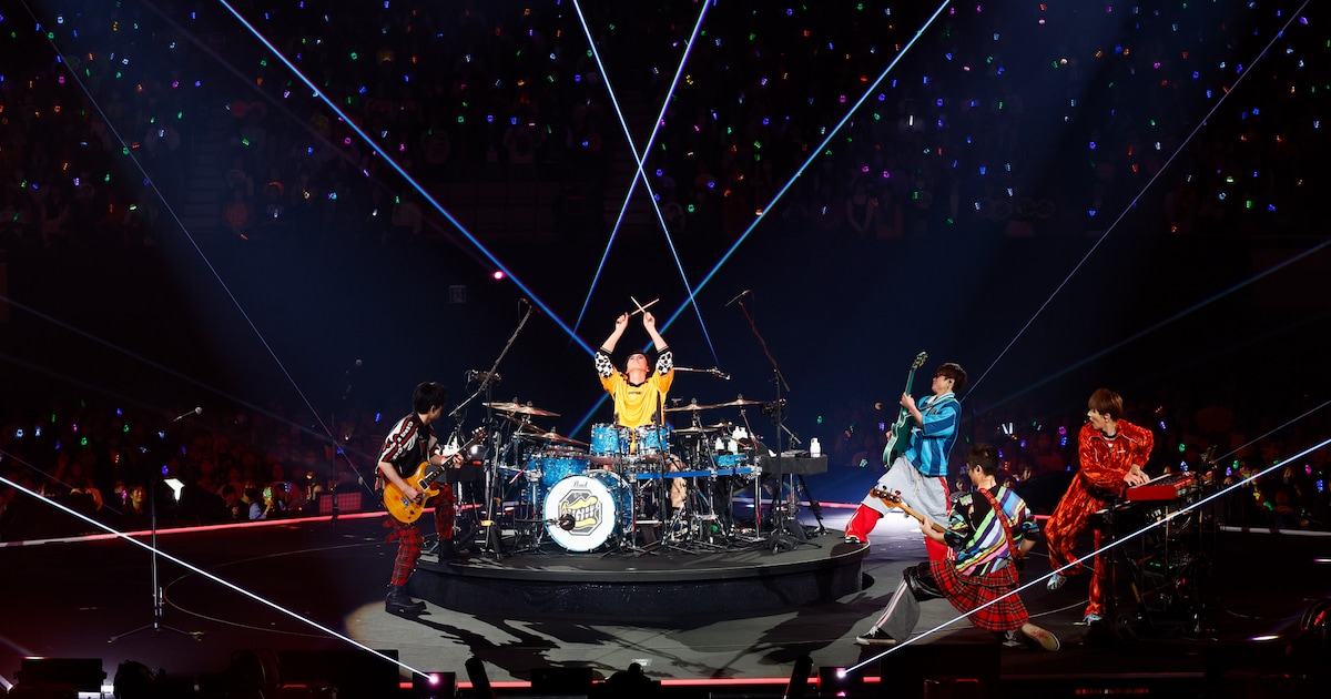 SUPER EIGHT初の日本武道館ライブで見せたバンド魂、1万4000人が“U字の水槽”大合唱