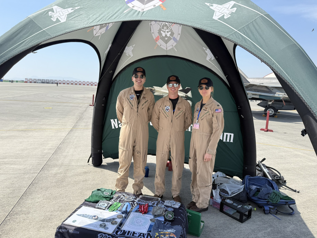初参加する「F35CライトニングII」デモチームのブース