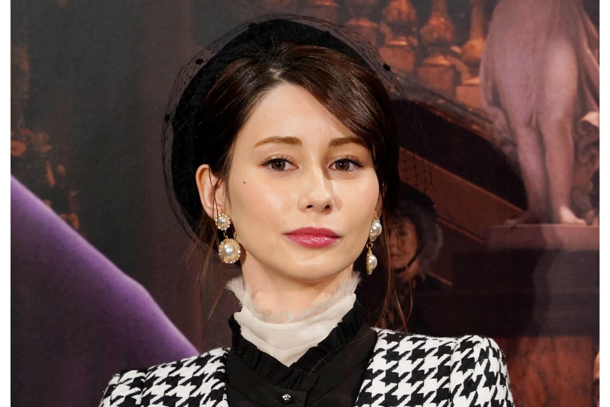 「ダレノガレ明美」が愛車の「ホンダ車」公開で反響多数！ マットブラックのシブいボディカラーに「カッコいい」の声も！ 新たに手に入れた「アメリカン」モデルとは