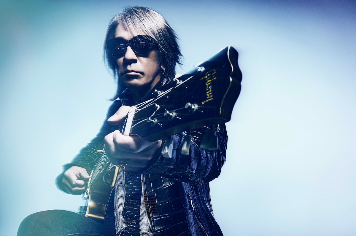 B’z 松本孝弘、体調回復に伴い『UNITE #02』初日アンコールに急遽出演 「特別な時間を少しでも共に過ごしたい」