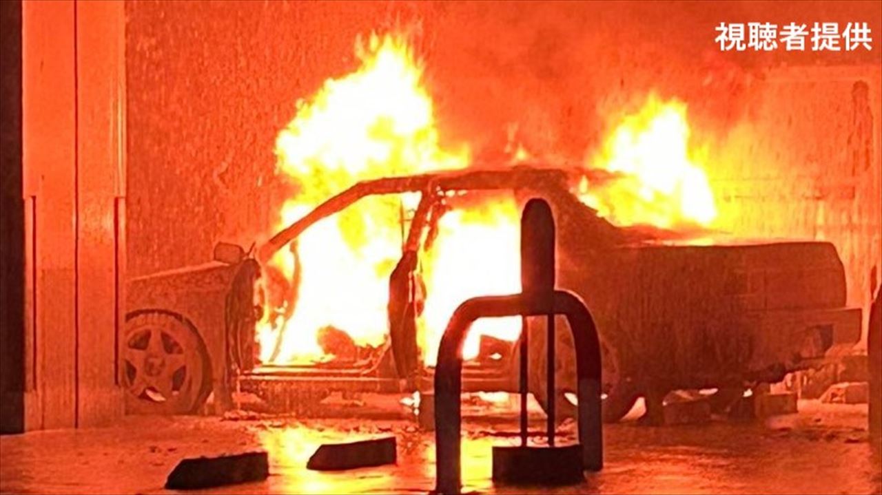 車両全焼 出火元は助手席下のバッテリーか ゴールデンウィーク 車で出発前の注意点