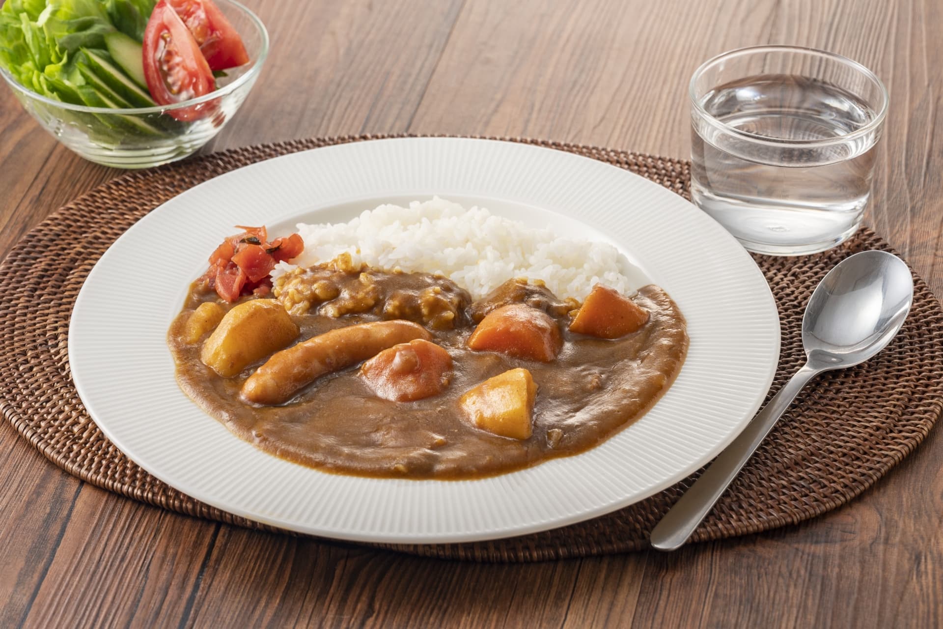 カレーが最高にうまい「ファミレスチェーン」ランキングTOP10！ 第1位は「ロイヤルホスト」【2026年最新調査結果】