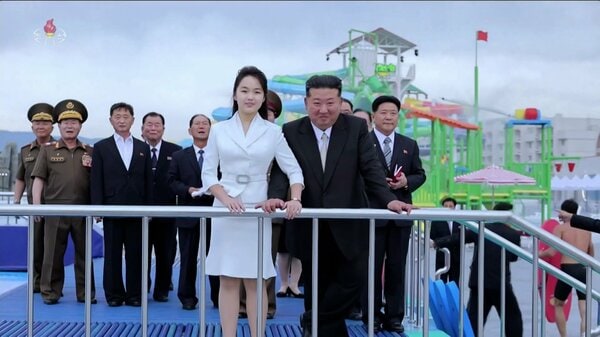 金正恩総書記の娘、13歳・165cm超「特権階級の体格」…“身長＝身分”北朝鮮で高まる「背が高くなる薬」人気｜FNNプライムオンライン