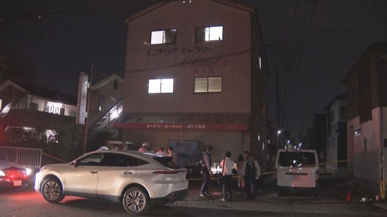 荷物用エレベーターに挟まれ死亡