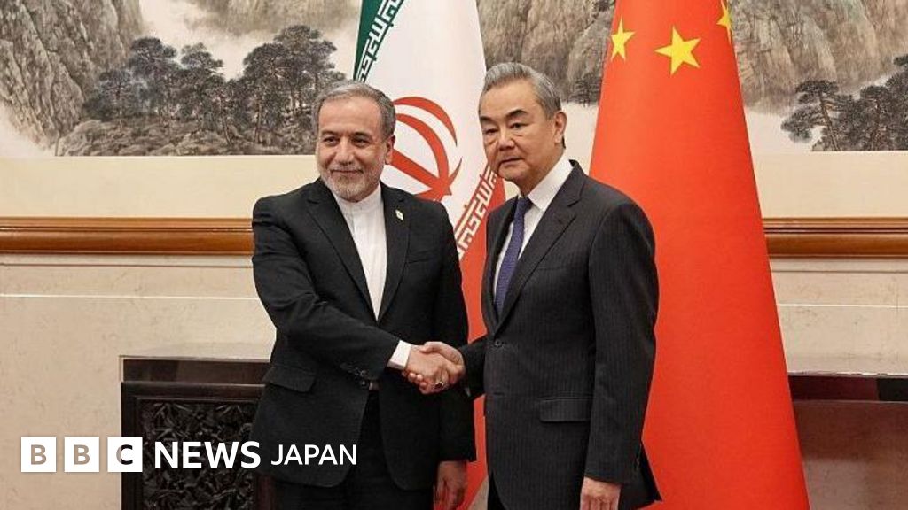 中国、ホルムズ海峡の「早期」再開を求める イランと外相会談