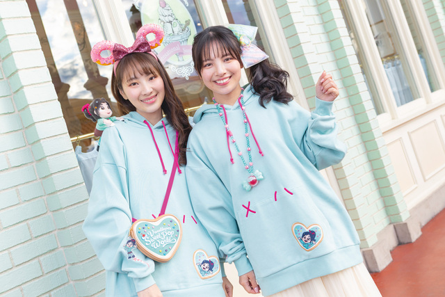 3月9日より先行発売「ヴァネロペのスウィーツ・ポップ・ワールド」グッズ ©Disney