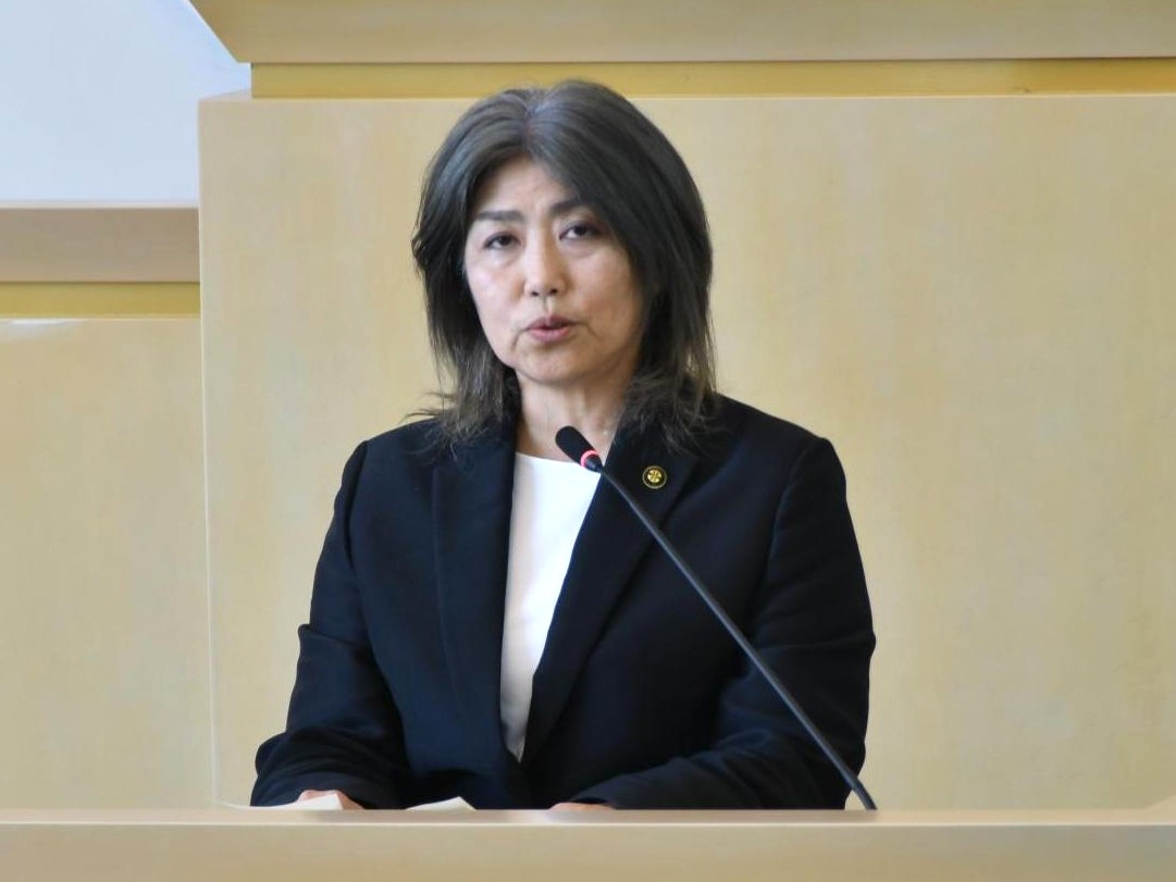 初の女性市長に“学歴詐称”疑惑 説明避ける姿勢に市議会紛糾 市民の賛否は二分