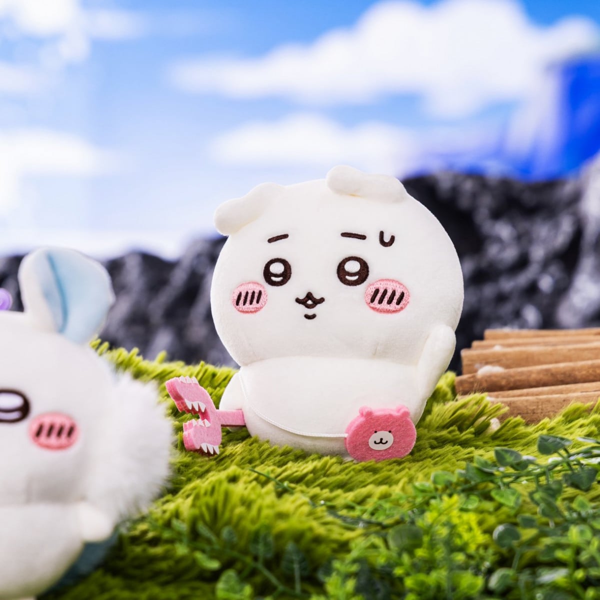 『ちいかわ』グッズ再販開始でネットざわつく「受注生産にして欲しい～」「6分で売り切れ」