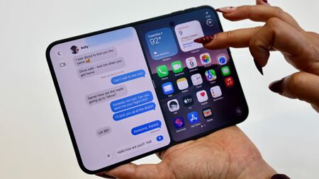 40万円近い「iPhone Duo」は大量に売れなくても別にいい？ アップルが折りたたみiPhoneに託す「別の狙い」