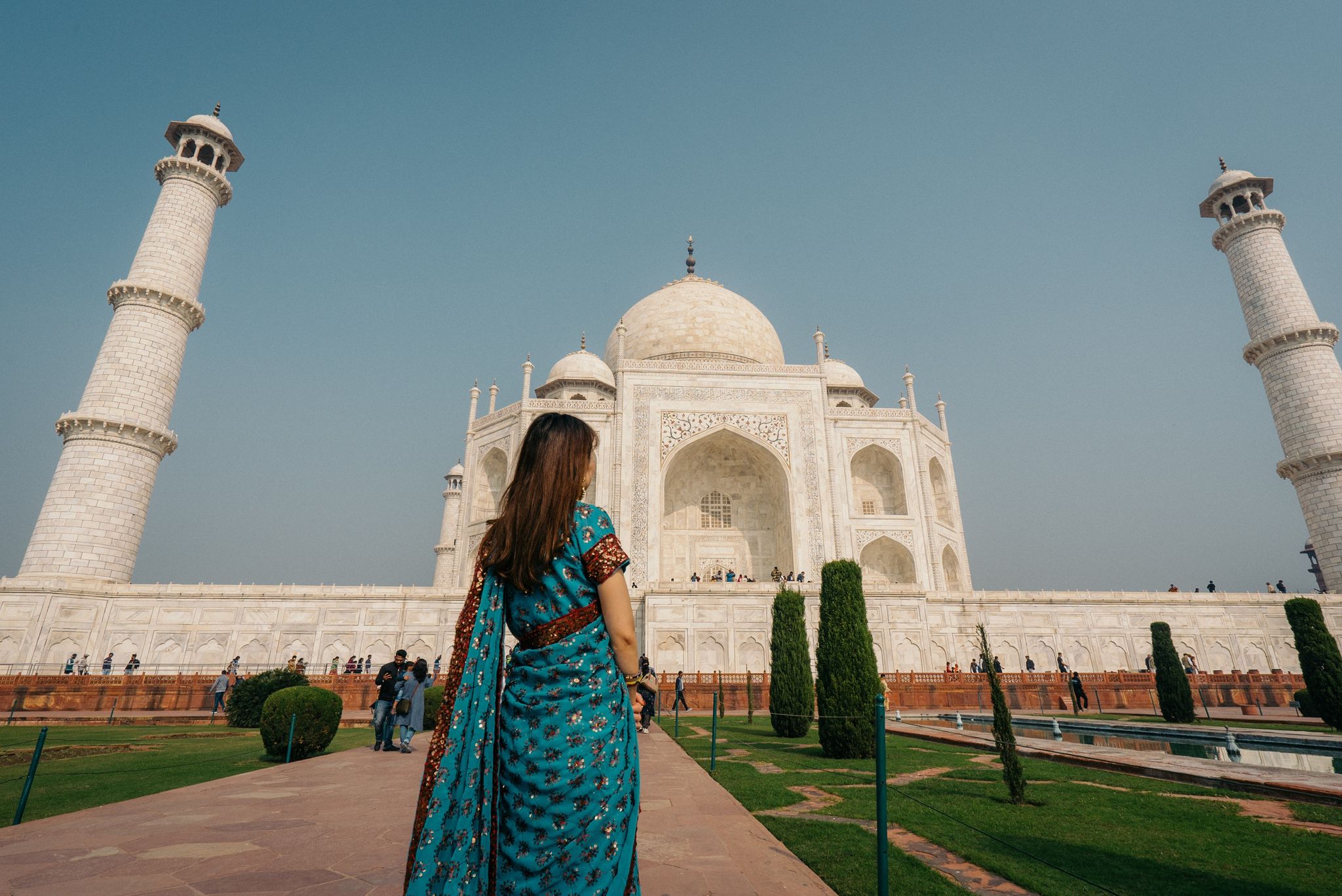 「盛れてない写真も売りつけられました」インドのタージ・マハルで、記念写真カメラマンとギャルトラベラーの攻防「よく頑張りましたね」｜まいどなニュース