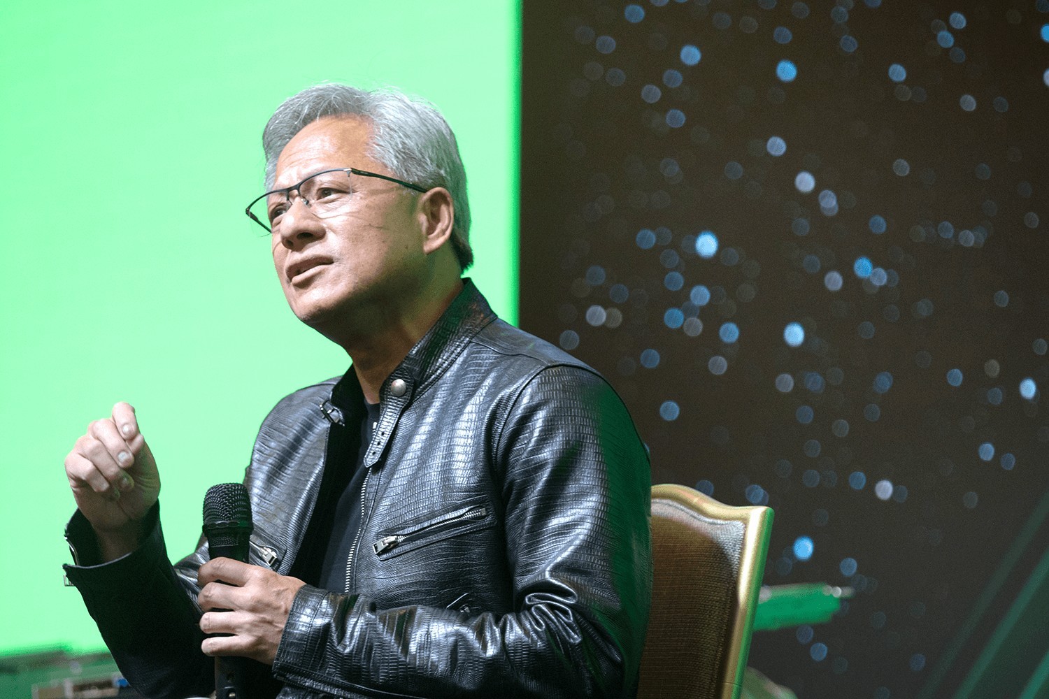 NVIDIAのCEO ジェンスン・フアンは「4万2,000人の給与を自らチェック」する。一体どうやって、そしてなぜ？
