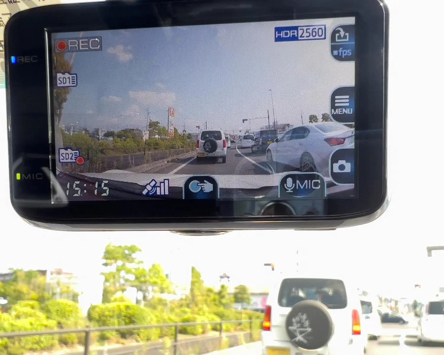 あおり運転してきた白いワゴンはまさかの“社用車”。ドライブレコーダーの映像を相手企業に送った結果