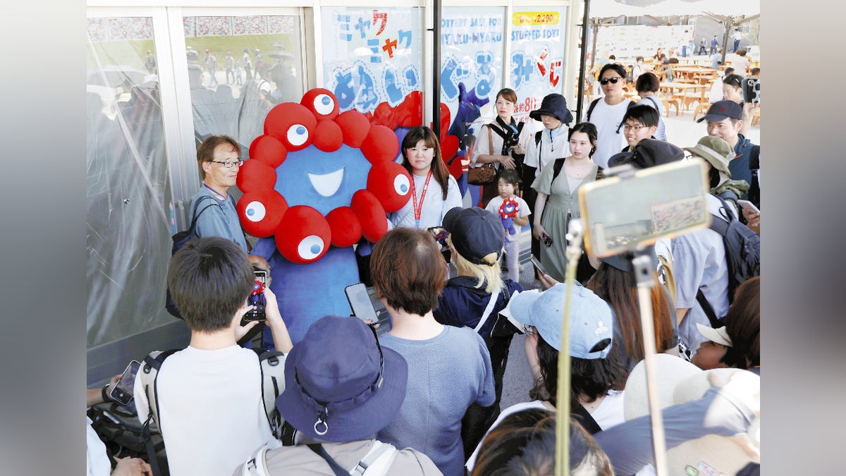大阪万博:ミャクミャク、なぜ人気？心理学者ら分析…「気持ち悪い」から一転「本当は優しいヤツ」との声も : 読売新聞