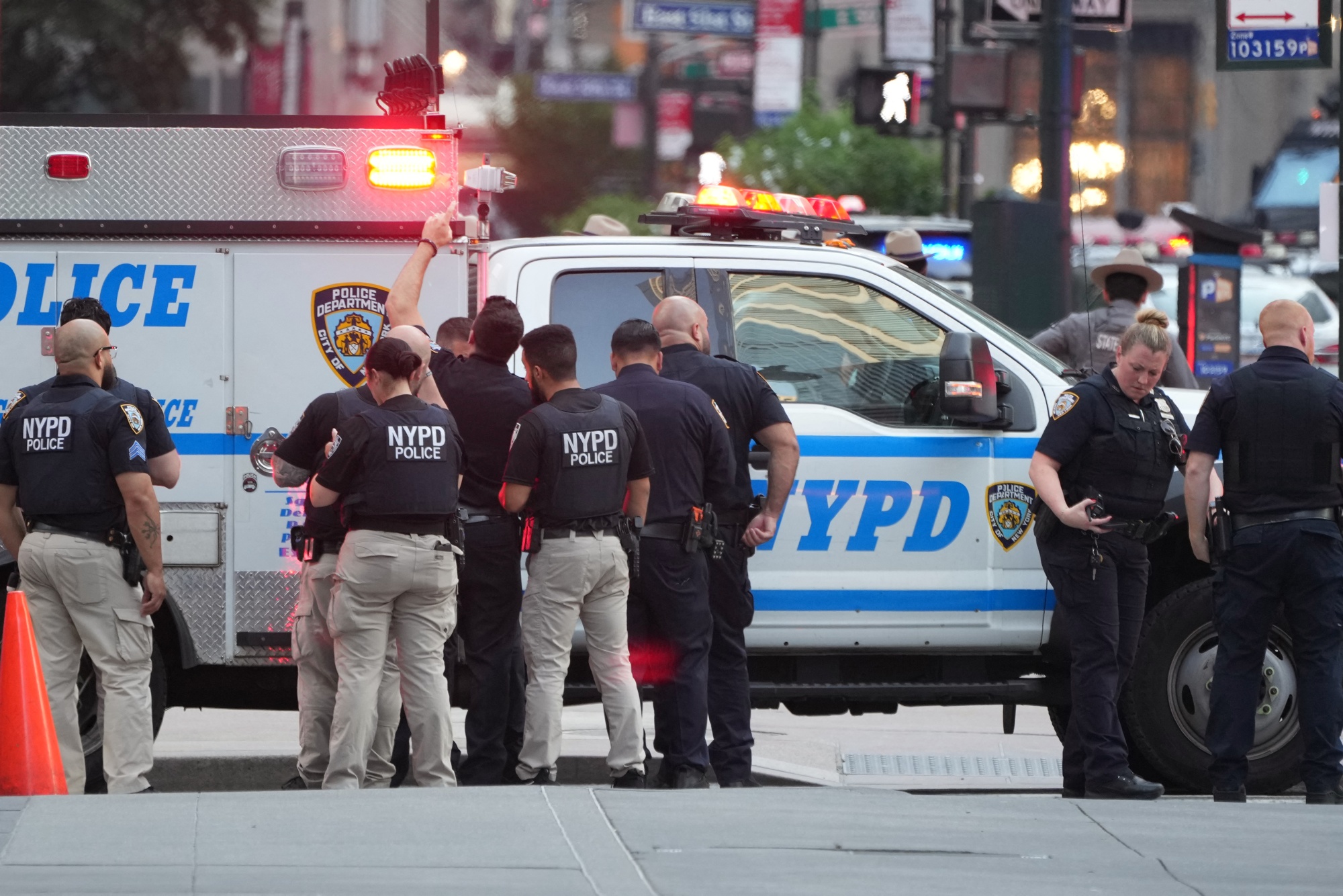 ＮＹ銃撃で警官ら死亡、容疑者の遺体発見－ブラックストーン入居ビル