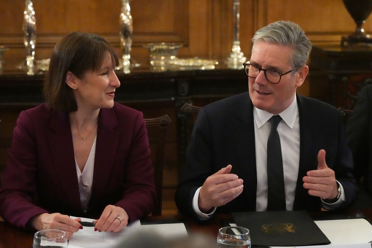 英国債やポンド上昇、スターマー氏が財務相続投示唆－株も上げる