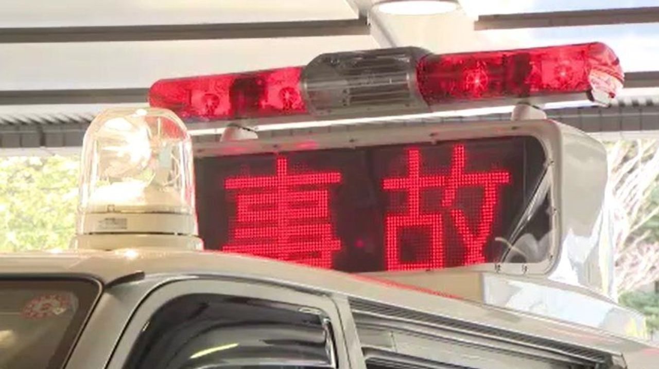 0歳抱いた母はねられる 2人は重傷